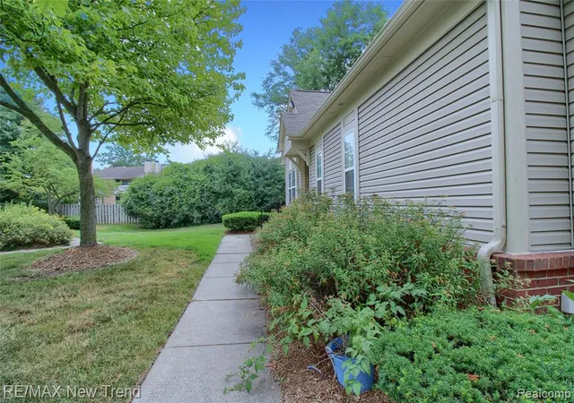 Photo 3 of Condo for sale at 38222 Saratoga Cir, Farmington Hills, MI 48331 | MLS# 61021066 | Listing updated on 2026-08-14
