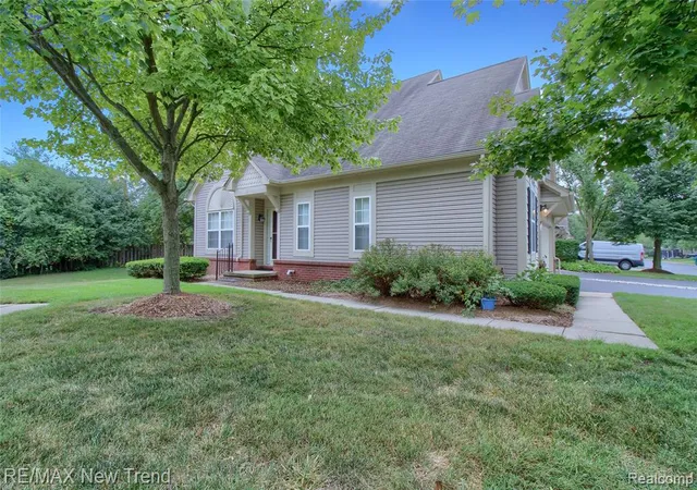 Photo 4 of Condo for sale at 38222 Saratoga Cir, Farmington Hills, MI 48331 | MLS# 61021066 | Listing updated on 2026-08-14