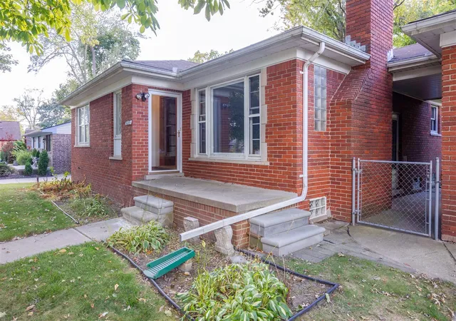 Photo 3 of Sale Pending at 15065 Garfield St, Redford, MI 48239 | MLS# 70500177 | Listing updated on 2025-11-12