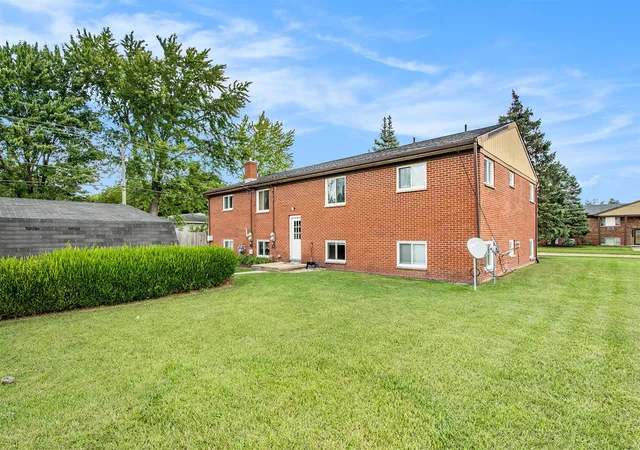 Photo 3 of Sale Pending at 168 Valley Vista Dr, Lowell, MI 49331 | MLS# 70478007 | Listing updated on 2025-10-11
