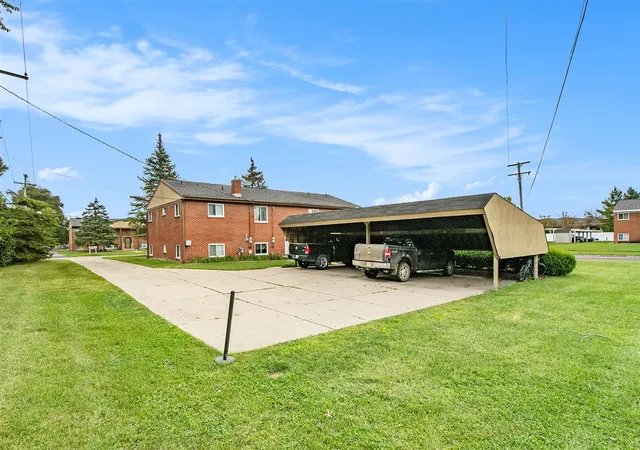 Photo 3 of Sale Pending at 168 Valley Vista Dr, Lowell, MI 49331 | MLS# 70478007 | Listing updated on 2025-10-11