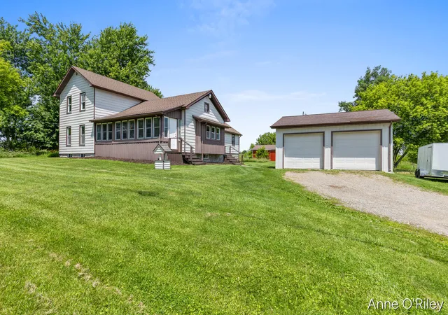 Homes for sale in Charlotte, MI | 2811 E Vermontville Hwy, Charlotte, MI 48813 | MLS# 70541931