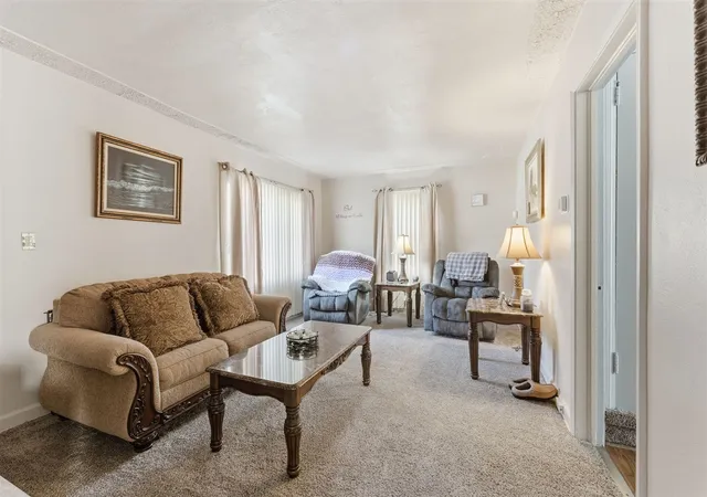 Photo 2 of Sale Pending at 17 Gordon Blvd, Battle Creek, MI 49037 | MLS# 70501140 | Listing updated on 2025-11-18