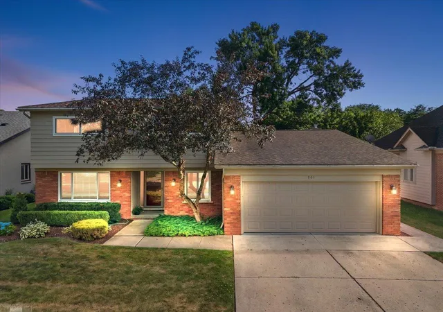 Homes for sale in Grosse Pointe Woods, MI | 901 Hollywood Ave, Grosse Pointe Woods, MI 48236 | MLS# 50214796