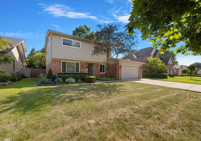Homes for sale in Grosse Pointe Woods, MI | 901 Hollywood Ave, Grosse Pointe Woods, MI 48236 | MLS# 50214796