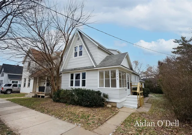 Photo 1 of Sale Pending at 1228 Quarry Ave, Grand Rapids, MI 49504 | MLS# 70511744 | Listing updated on 2026-01-20