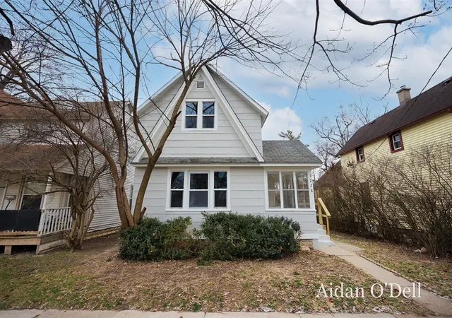 Photo 2 of Sale Pending at 1228 Quarry Ave, Grand Rapids, MI 49504 | MLS# 70511744 | Listing updated on 2026-01-20
