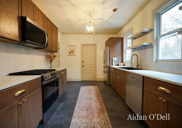Photo 4 of Sale Pending at 1228 Quarry Ave, Grand Rapids, MI 49504 | MLS# 70511744 | Listing updated on 2026-01-20