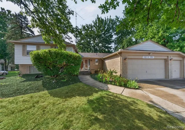 2nd image of 6611 Cottonwood Knoll Ct, West Bloomfield, MI 48322 3842 | MLS# 61022892