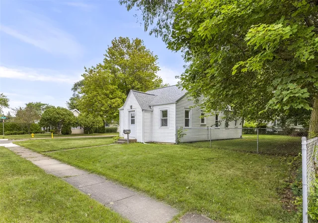2nd image of 100 N La Vista Blvd, Battle Creek, MI 49015 | MLS# 70553909