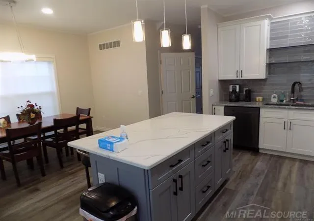 3rd image of 36225 Dominion Cir, Sterling Heights, MI 48310 | MLS# 50197245