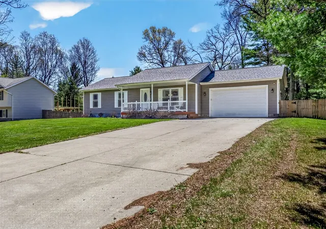 Homes for sale in Twin Lake, MI | 555 Bellevue St, Twin Lake, MI 49457 | MLS# 70532423