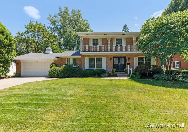 Photo 3 of Sale Pending at 1440 Edgewood Ave, Grand Rapids, MI 49506 | MLS# 70517438 | Listing updated on 2026-04-03