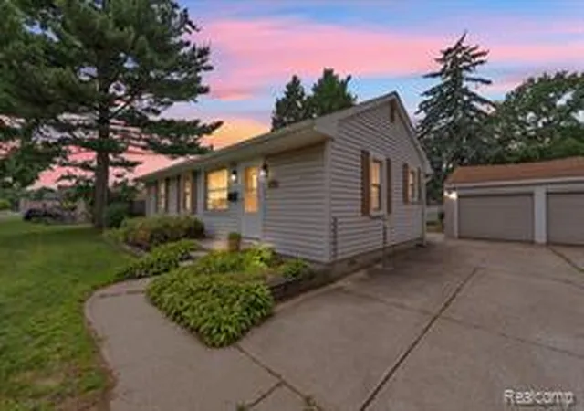 Homes for sale in Dearborn Heights, MI | 5693 Colonial St, Dearborn Heights, MI 48127 | MLS# 61008429