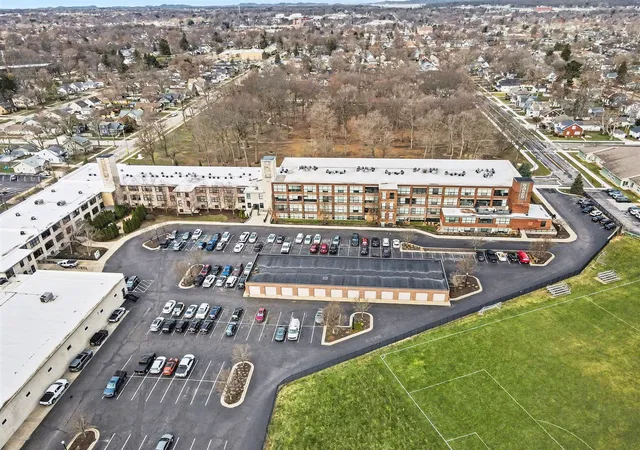 Listing Photo 2 - Condo for sale in building located at 533 Columbia Ave, Holland, MI 49423 - Unit #009