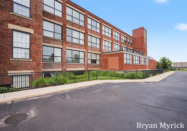 Photo 3 of Condo for sale at 533 Columbia Ave #009, Holland, MI 49423 | MLS# 70554390 | Listing updated on 2026-08-25
