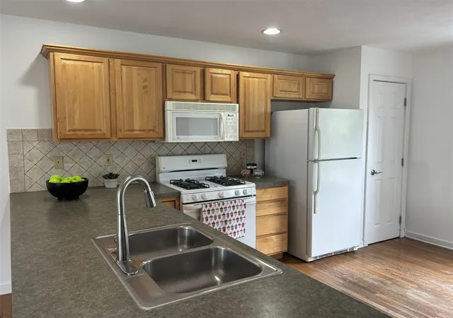 Photo 5 of Sale Pending at 8450 N Ctr Park Dr #11, Byron Center, MI 49315 | MLS# 70547240 | Listing updated on 2026-08-25