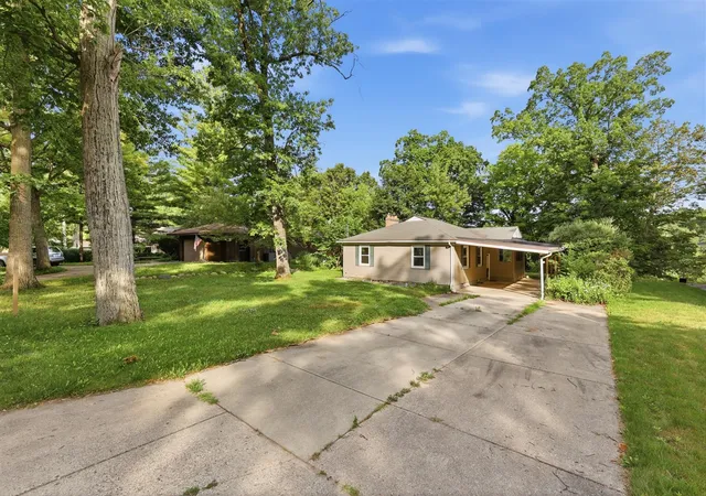 Photo 2 of Single family home for sale at 2757 Cascade Springs Dr, Grand Rapids, MI 49546 | MLS# 70545499 | Listing updated on 2026-08-17