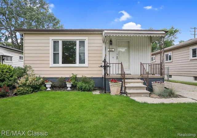Homes for sale in Center Line, MI | 7218 Sterling, Center Line, MI 48015 | MLS# 61004116