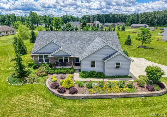 Homes for sale in Byron, MI | 7701 Hidden Circle Dr, Byron, MI 48418 | MLS# 61002822