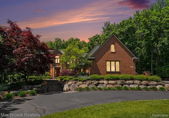 Homes for sale in Milford, MI | 1300 Oak Hollow Dr, Milford, MI 48380 | MLS# 61000267