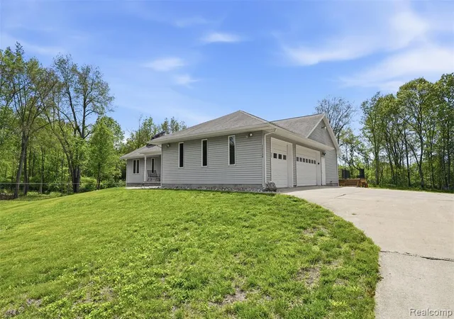 Homes for sale in Bath, MI | 13158 Wood Rd, Bath, MI 48808 | MLS# 60996966
