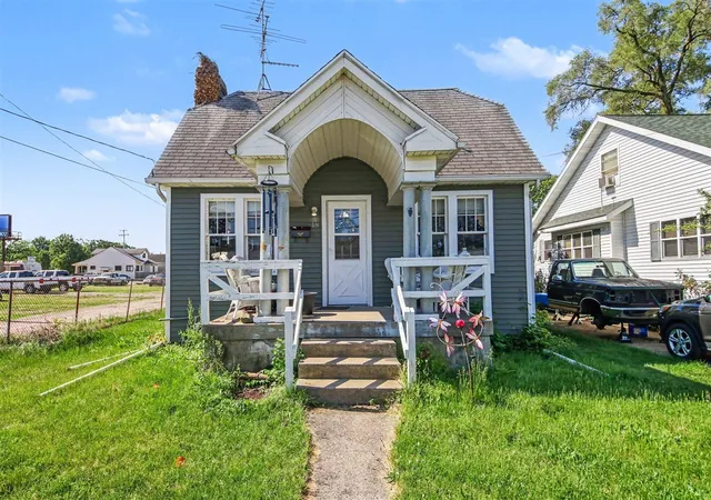 image of 18 34th St, Grand Rapids, MI 49548 | MLS# 70535447