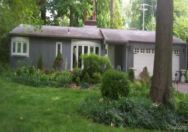 1st image of 9020 Bellevue Rd, Grosse Ile, MI 48138 | MLS# 61004557