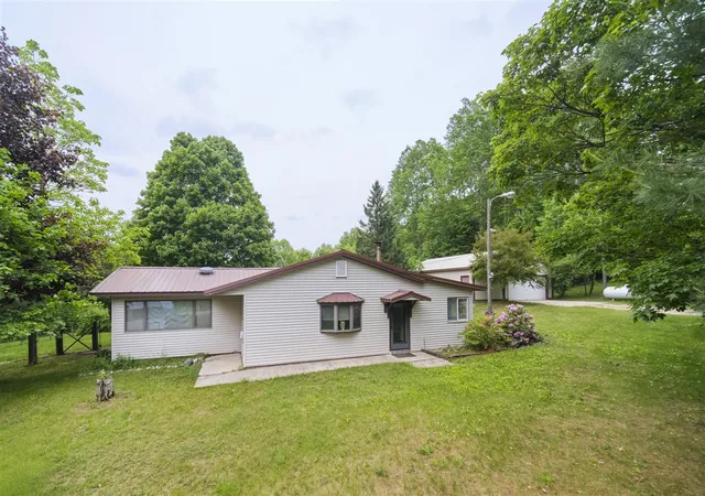 Homes for sale in Bear Lake, MI | 6712 Lumley Rd, Bear Lake, MI 49614 | MLS# 70538616