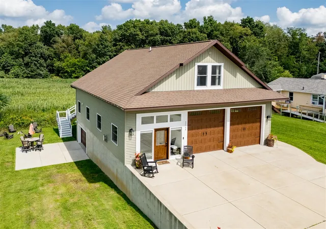 1st image of 32144 Chamberlin Dr, Lawton, MI 49065 | MLS# 70554115