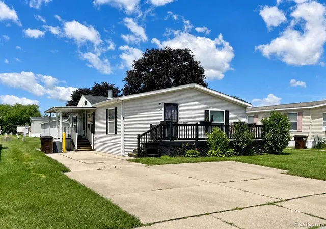 Homes for sale in Belleville, MI | 90 Menlo Park Dr, Belleville, MI 48111 | MLS# 61003508