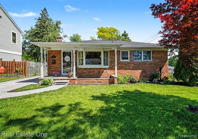 Homes for sale in Milford, MI | 769 Manordale Ct, Milford, MI 48381 | MLS# 60998411