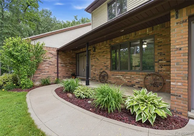 Photo 2 of Single Family Residence at 68345 Romeo Plank Rd, Ray, MI 48096 | MLS# 61003810 | | Sold on 2026-07-10