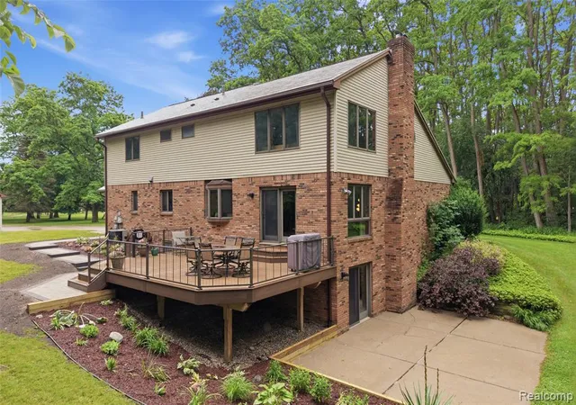 Photo 4 of Single Family Residence at 68345 Romeo Plank Rd, Ray, MI 48096 | MLS# 61003810 | | Sold on 2026-07-10