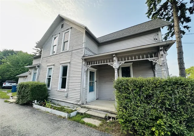Photo 3 of Single family home for sale at 510 Cypress St, Manistee, MI 49660 | MLS# 70554237 | Listing updated on 2026-09-04