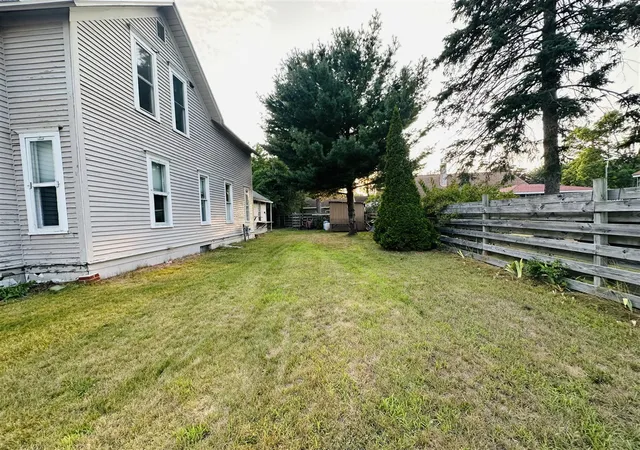 Photo 3 of Single family home for sale at 510 Cypress St, Manistee, MI 49660 | MLS# 70554237 | Listing updated on 2026-09-04