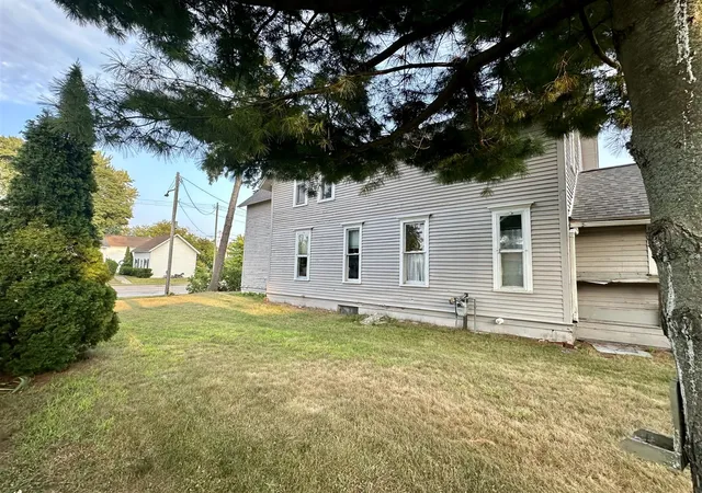 Photo 4 of Single family home for sale at 510 Cypress St, Manistee, MI 49660 | MLS# 70554237 | Listing updated on 2026-09-04