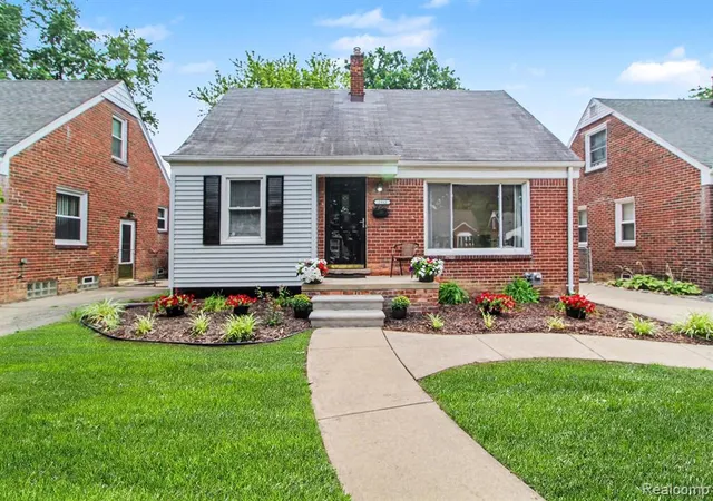 1st image of 2912 N Wilson Ave, Royal Oak, MI 48073 | MLS# 61021882