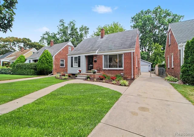 2nd image of 2912 N Wilson Ave, Royal Oak, MI 48073 | MLS# 61021882