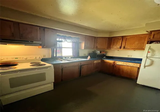 3rd image of 2500 Salt St, Saginaw, MI 48602 | MLS# 60399282