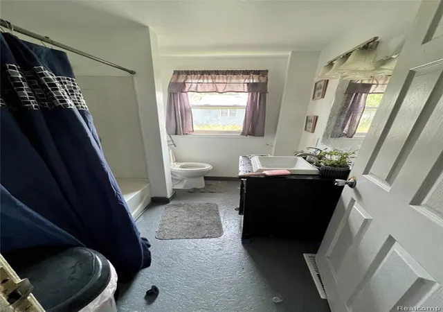 4th image of 2500 Salt St, Saginaw, MI 48602 | MLS# 60399282