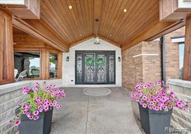 2nd image of 23750 E River Rd, Grosse Ile, MI 48138 | MLS# 61008342
