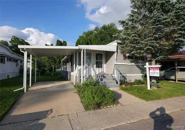 Homes for sale in White Lake, MI | 92 Carnberry Beach Blvd, White Lake, MI 48386 | MLS# 61004352