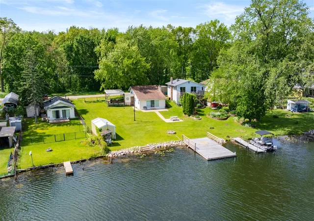 Photo 1 of Single family home for sale at 92415 Gravel Lake Dr, Lawton, MI 49065 | MLS# 70533550 | Listing updated on 2026-05-22