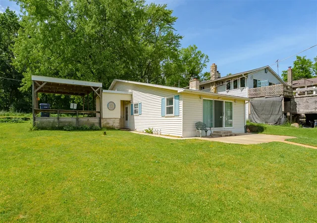 Photo 2 of Single family home for sale at 92415 Gravel Lake Dr, Lawton, MI 49065 | MLS# 70533550 | Listing updated on 2026-05-22