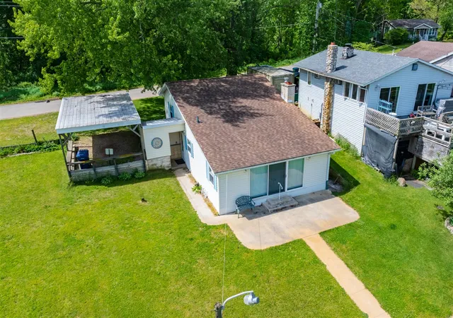 Photo 3 of Single family home for sale at 92415 Gravel Lake Dr, Lawton, MI 49065 | MLS# 70533550 | Listing updated on 2026-05-22