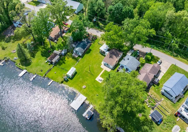 Photo 4 of Single family home for sale at 92415 Gravel Lake Dr, Lawton, MI 49065 | MLS# 70533550 | Listing updated on 2026-05-22