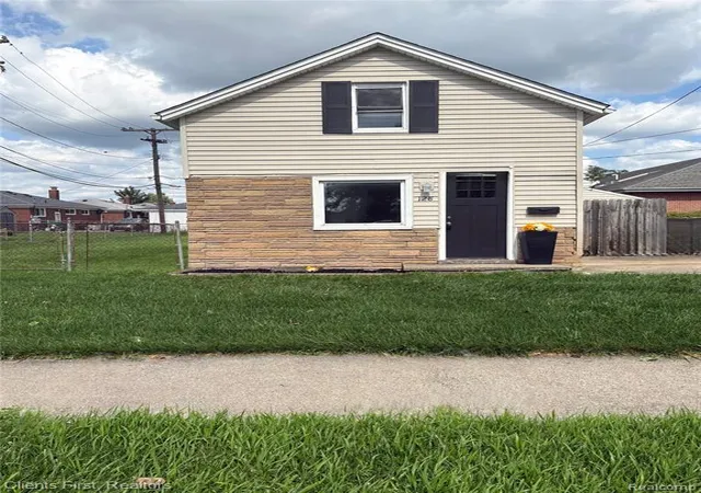 Homes for sale in Garden City, MI | 128 Henry Ruff Rd, Garden City, MI 48135 | MLS# 60977442