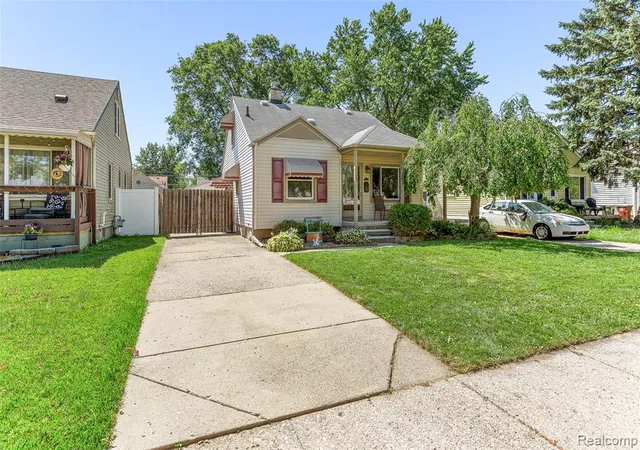 Homes for sale in Southgate, MI | 14672 Kennebec St, Southgate, MI 48195 | MLS# 61009665