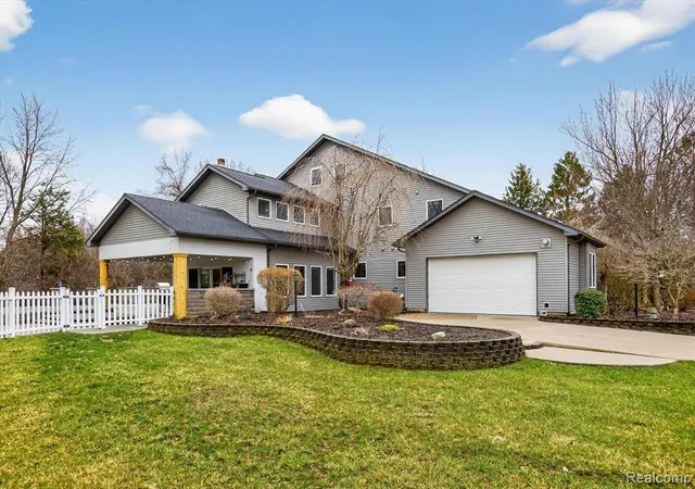 Homes for sale in Flushing, MI | 552 N Mckinley Rd, Flushing, MI 48433 1365 | MLS# 60982399